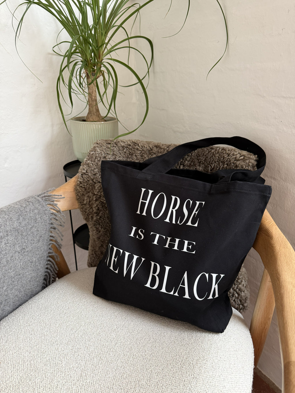 Mulepose - Horse is the new BLACK