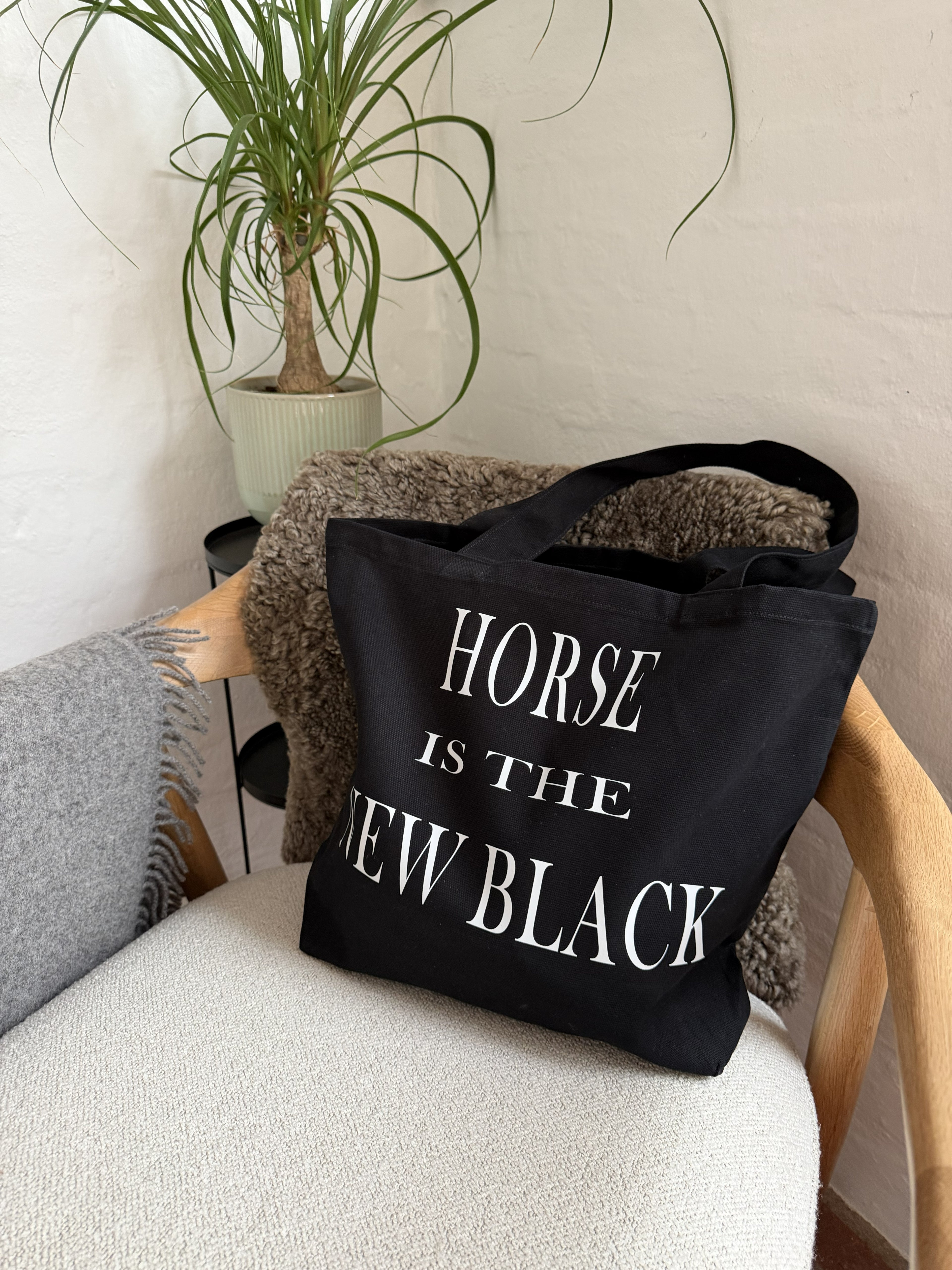 Mulepose - Horse is the new BLACK